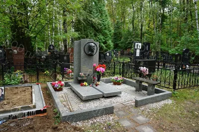 Женские памятники на могилу в Москве, цены и фото!