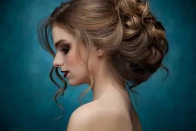 Вечерние прически на средние волосы: 100 фото идей красивых укладок