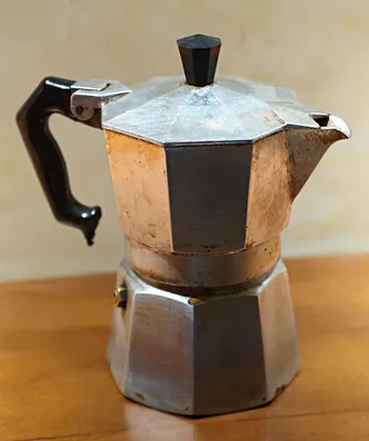 Гейзерная кофеварка — Википедия