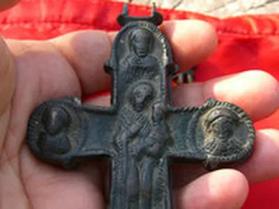 В Миллерово из храма украли чудотворный Купятицкий крест XII века - KP.RU