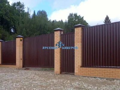 Забор из профнастила с кирпичными столбами 30 метров в Туле: цена под ключ  с установкой
