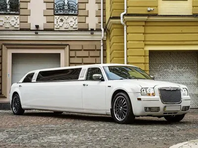 Лимузин в прокат Chrysler 300C Limo Слоновая кость - LuxTransfer Ukraine