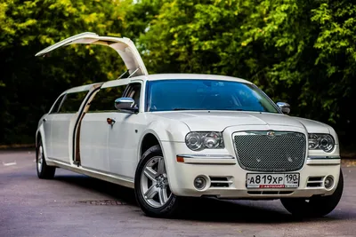 Лимузин Chrysler 300C ванильный