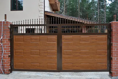 Пример распашных ворот из сендвич панелей DoorHan — фото ООО «ДорХан-Урал»  - Dh-ural.ru
