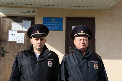 В Крыму полицейские вывели из квартиры, где был очаг возгорания, почти  потерявшего сознание мужчину