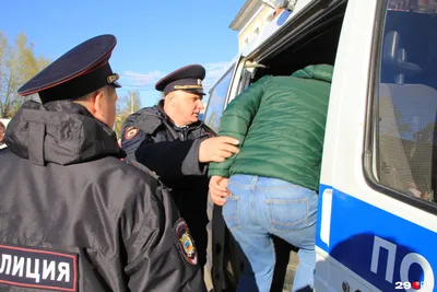 Что делать, если вас остановил полицейский на улице: как общаться с  полицией и какие права есть у ППС или задержанного в Архангельске в 2021  году - 20 января 2021 - 29.ru