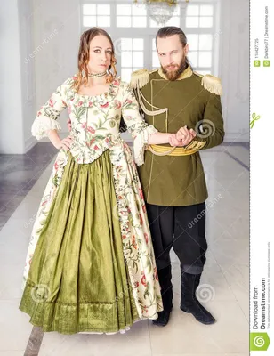 Красивые человек и женщина пар в исторических костюмах Стоковое Изображение  - изображение насчитывающей ð°, ð¿ð°ñ€ñ‹: 118427725