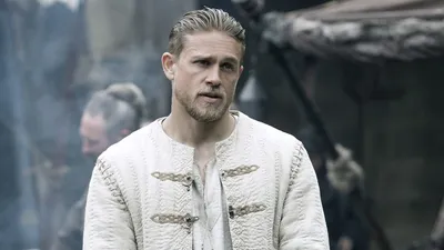 Обои взгляд, актер, мужчина, блондин, Charlie Hunnam, Чарли Ханнэм картинки  на рабочий стол, раздел мужчины - скачать