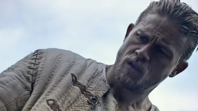 Чарли Ханнэм (Charlie Hunnam) Биография от Около Кино - YouTube