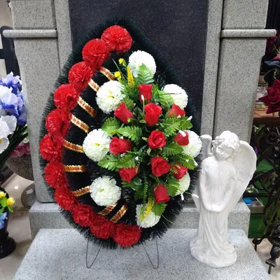 Какие цветы нужно приносить на кладбище
