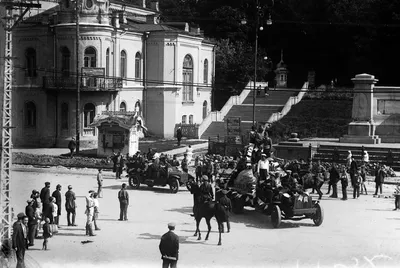 День Киева — архивные фото города в 1920-х — улицы и площади, мост Патона,  первые автобусы