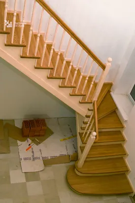 Комбинированная лестница из сосны и ясеня | Лестницы от души