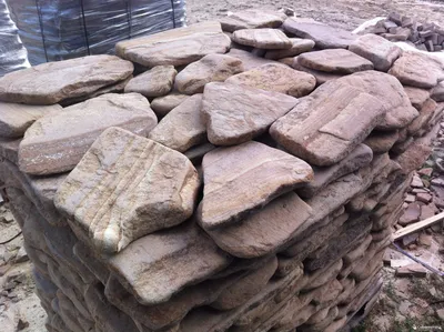 Песчаник натуральный природный камень плитняк напрямую от производителя с  карьера — купить в Махачкале по цене 200 руб за кв. м на СтройПортал