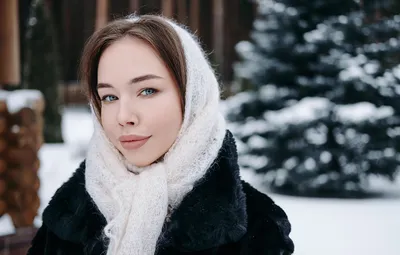 Обои зима, взгляд, девушка, платок, Liza, боке, шубка, Kirill Sokolov  картинки на рабочий стол, раздел девушки - скачать