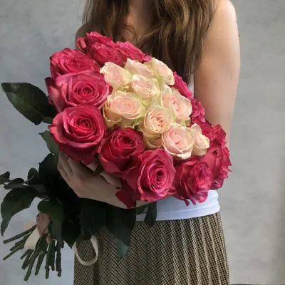 Букет из 17 ярко розовых роз сорта ЛОЛА 60см (ЭКВАДОР) и 10 нежно розовых  ФРУТЕТТО (ЭКВАДОР), перевязанных атласной лентой. — купить в  интернет-магазине OZON с быстрой доставкой