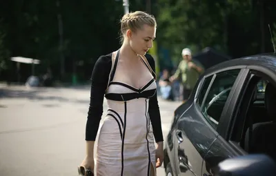 Беременная Оксана Акиньшина показала живот в облегающем платье - Stars -  Главред