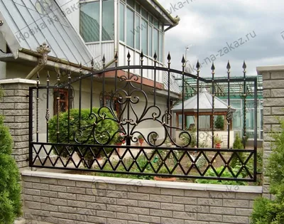 Кованый забор для дома №2494 - Купить по цене 8 500 руб./м² | Кузница  \"Ковка на заказ\" Москва