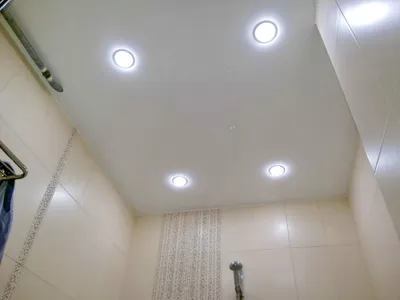 Натяжные потолки для ванной комнаты фото
