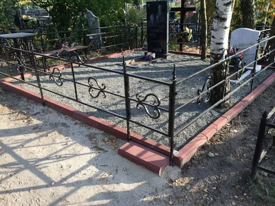Ограды на могилу металлические, кованые на кладбище | Купить кованые  ритуальные ограды на могилу по цене от 395 руб за п. м. в Брянске
