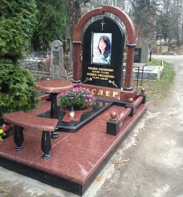 Гранитные памятники в Киеве — изготовление и установка надгробий из гранита  на могилу.