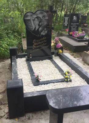 Заказать фигурные памятники на могилу в Санкт-Петербурге