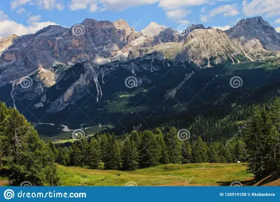 Пейзаж гор в памятниках Alta Badia и очень славной природе в Dolomiti,  горах Италии ЮНЕСКО, Европе Стоковое Фото - изображение насчитывающей  ð¼oñ‚oñ†ð¸ðºð», ð½ð¸ðº: 126519158