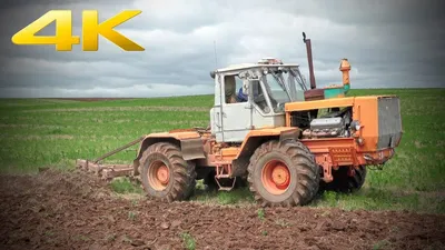 Как 30 лет назад: трактор ХТЗ Т-150К пашет поле, ДТ-75 боронит пашню -  YouTube