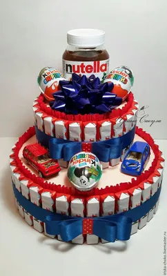 Торт для мальчика из киндеров пошаговое фото | Букет из конфет на день  рождения, Конфетные торты, Торт с конфетами