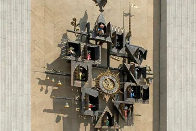 Монумент «Кукольные часы» в Москве | A-a-ah.ru