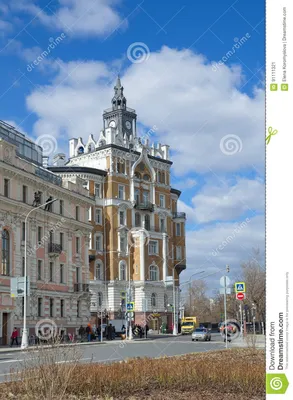 Красивый винтажный дом с часами в Москве, России Редакционное Фото -  изображение насчитывающей небо, сгабривая: 91111321
