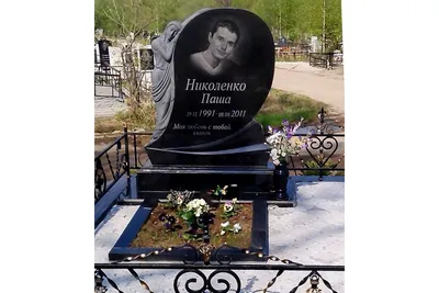 Гранитный памятник на могилу сыну со Скорбящей матерью купить недорого в СПб