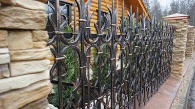 Какой кованый забор выбрать, виды и изготовление заборов в Краснодарском  крае