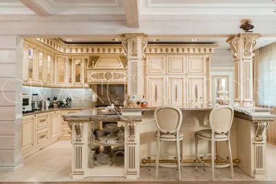 Деревянная кухня в стиле барокко | Small kitchen decor, Luxury kitchens,  Kitchen design decor