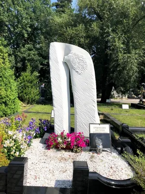 Авторские памятники с установкой на могилу в Москве и области, фото, цена