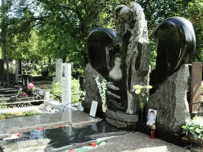 Дорогие памятники на могилу в Москве и Московской области, готовые и на  заказ, фото, цена