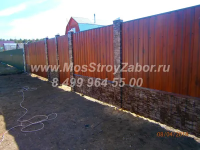 Комбинированный забор из профнастила под дерево и камень, цена 1600 руб/мп