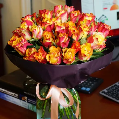 51 кенийская роза Даун Таун от Lotlike.ru. Купить цветы.
