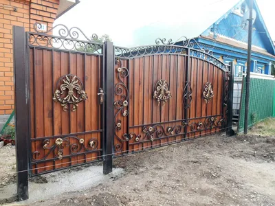 Кованые ворота и калитки – фото, цены, эскизы | Художественная ковка  изделий в Москве