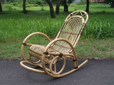 Кресло-качалка: удобная и очень полезная мебель