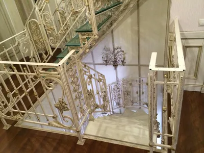 Кованые лестницы белые купить в Москве