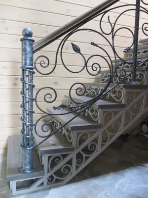 Купить кованую лестницу в Москве на второй этаж от производителя!