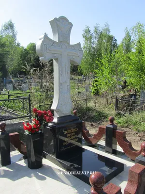 Памятник крест и оградой из гранита - Мемориалвип