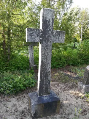 Могильные памятники-кресты из различных материалов в Елгаве