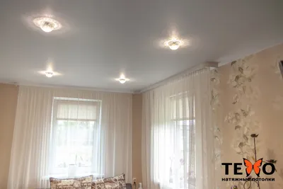 Белый матовый натяжной потолок в гостиную со светильниками в Витебске •  Проект texo.by | Потолок, Светильники, Гостиная