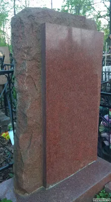 Памятник глыба из красного гранита | mem-gs-00009