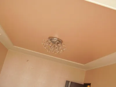 Персиковый натяжной потолок - 57 фото