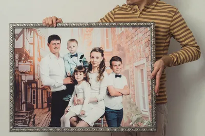 Семейный портрет печать фотокартины на холсте в багете Тверь.