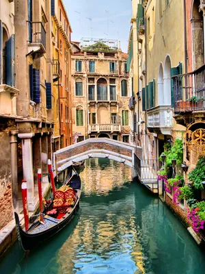 Купить фреску Венеция «Пустая гондола в Венеции» | PINEGIN