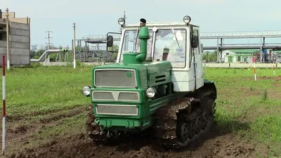 Гусеничный трактор Т-150 1983 года, запуск двигателя и обзор - YouTube