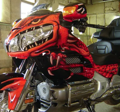Аэрография на мотоцикле \"Красный дракон\" | volgshtein.com